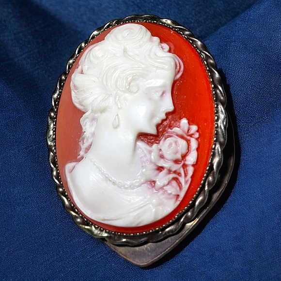 Vintage Resin Cameo Scarf Clip - Picture 3 of 6